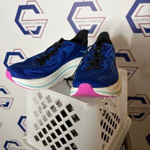 Hoka Clifton 10  size 9B women’s